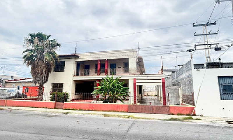Venta De Casa Con Us...