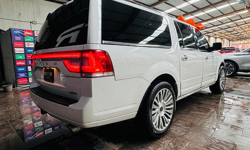 Lincoln Navigator 3....