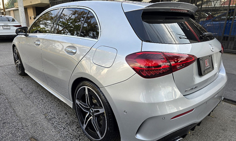 Mercedes-Benz  Clase...