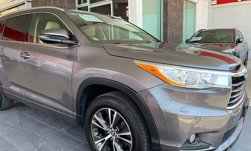 Toyota Highlander 3....