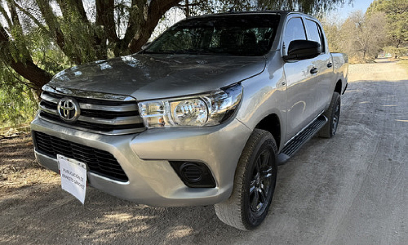 Toyota Hilux 2023...