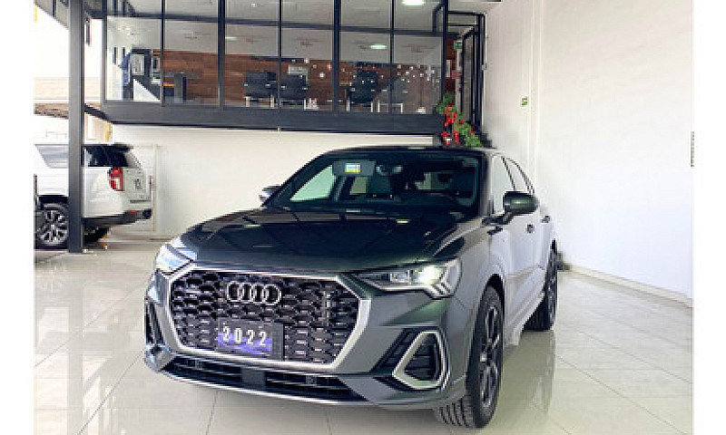 Audi Q3 2.0 S Line 1...