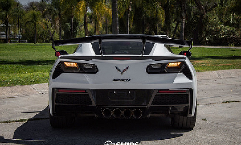 Chevrolet Corvette 2...