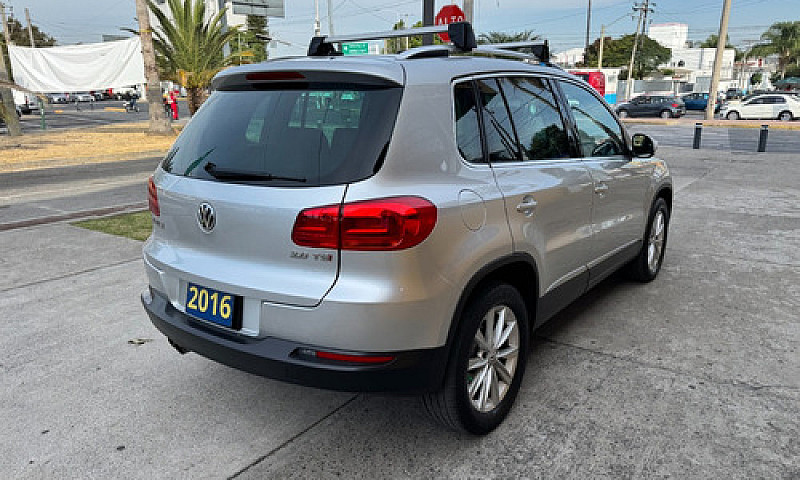 Volkswagen Tiguan Tr...