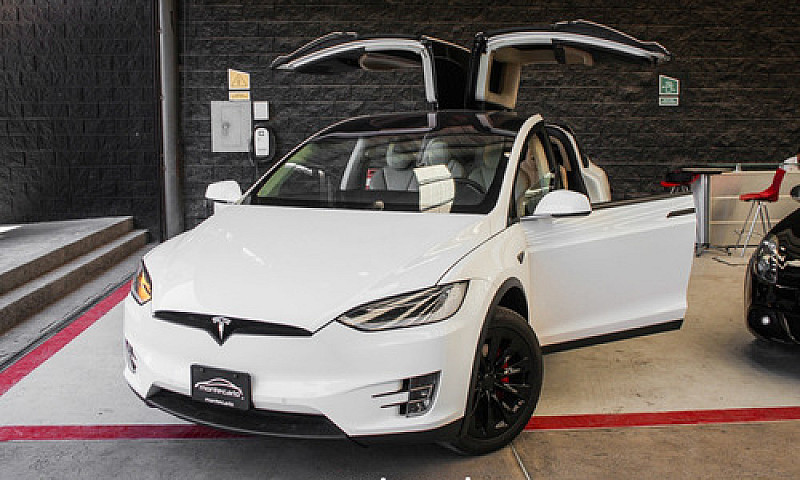 Tesla Model X 2016 9...