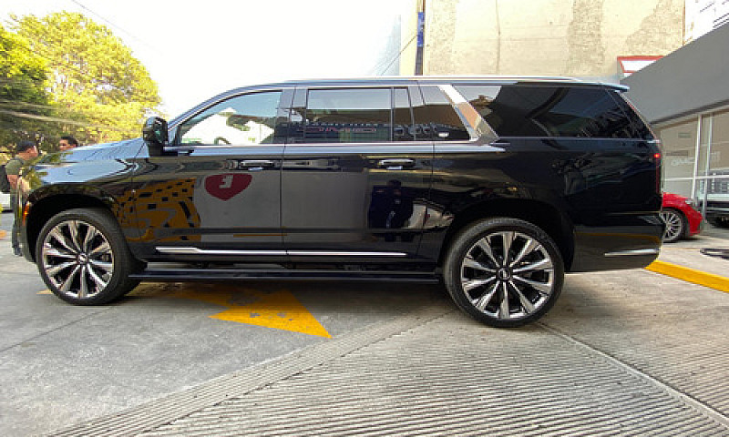 Cadillac Escalade 6....
