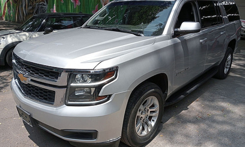 Chevrolet Suburban 2...