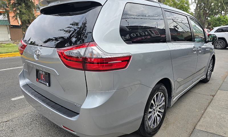 Toyota  Sienna  2020...