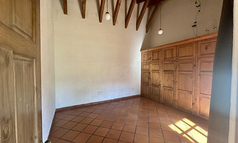 Casa Con Seguridad E...