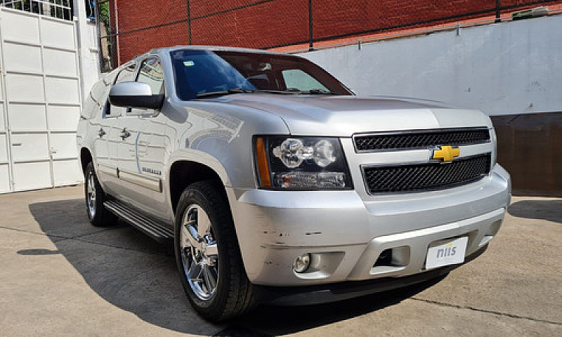 Chevrolet Suburban 2...