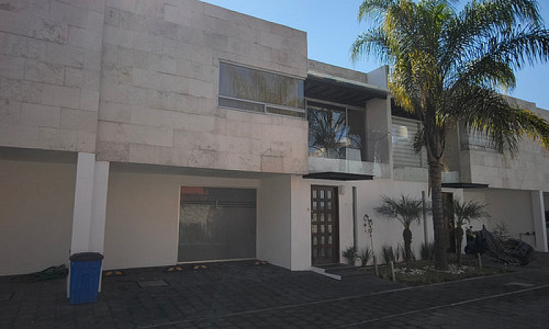 Moderna Casa En Priv...