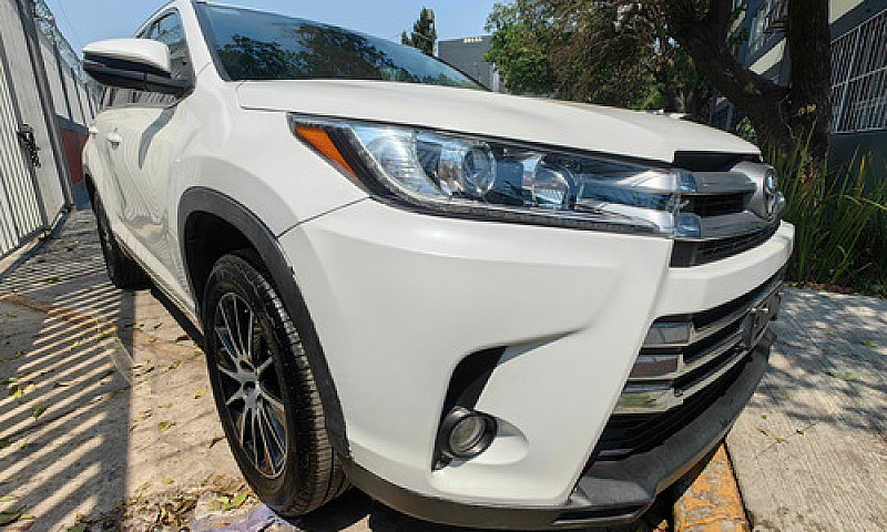 Toyota Highlander 3....