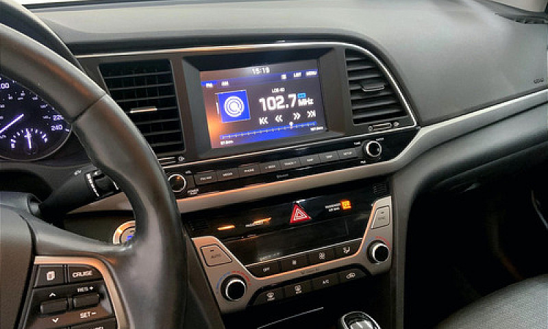 Hyundai Elantra 2017...