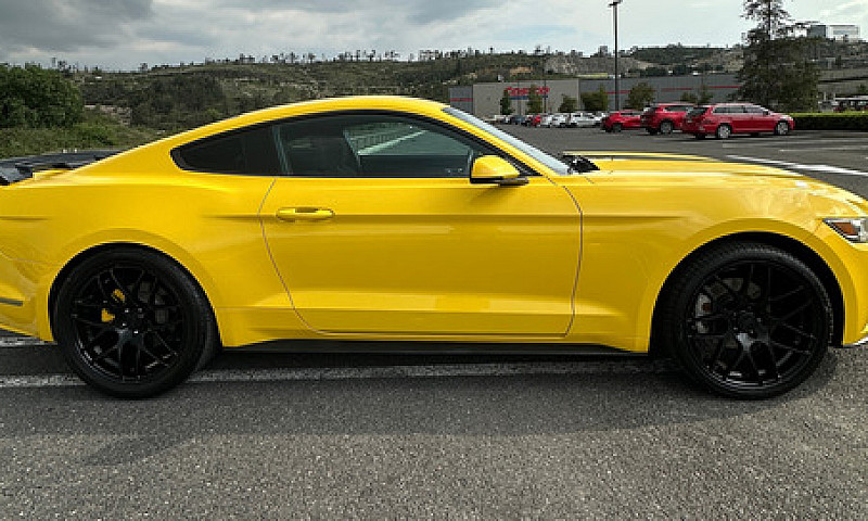 Ford Mustang 3.8 Cou...