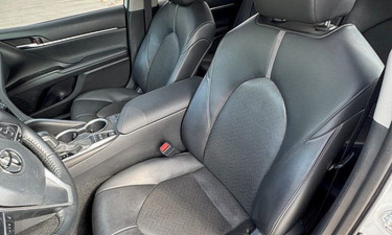 Toyota Camry Xle Nav...