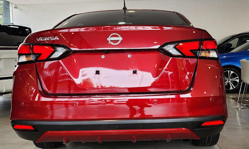Nissan Versa 1.6 Adv...