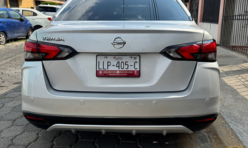 Nissan Versa 1.6 Sen...