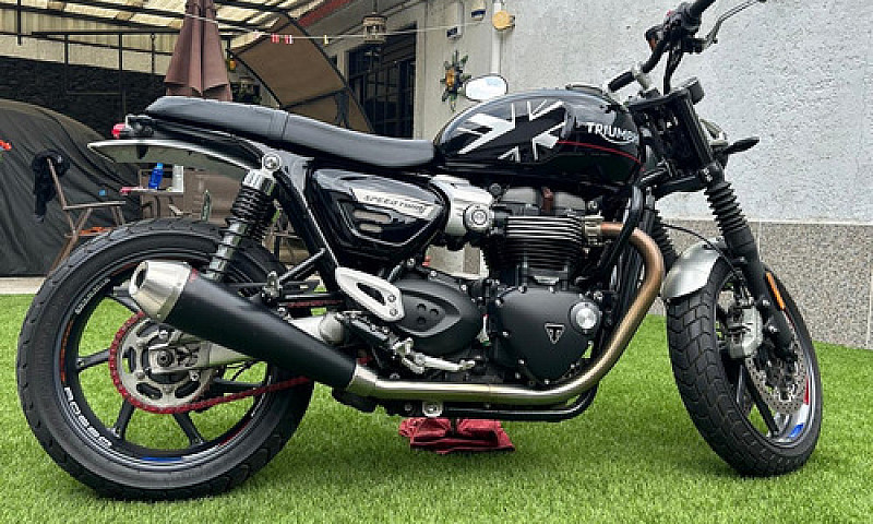 Triumph Speed Twin 1...