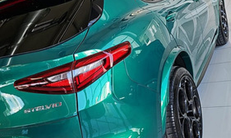 Alfa Romeo Stelvio 2...