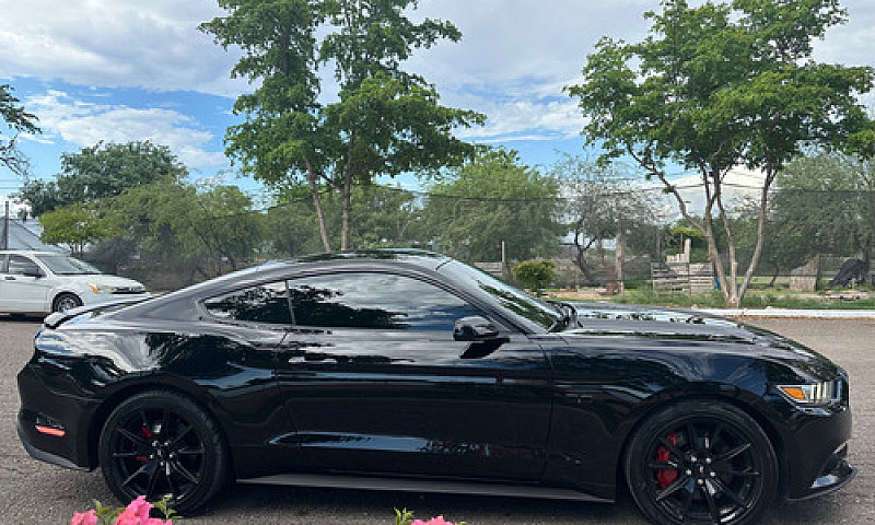 Ford Mustang 5.0L Gt...