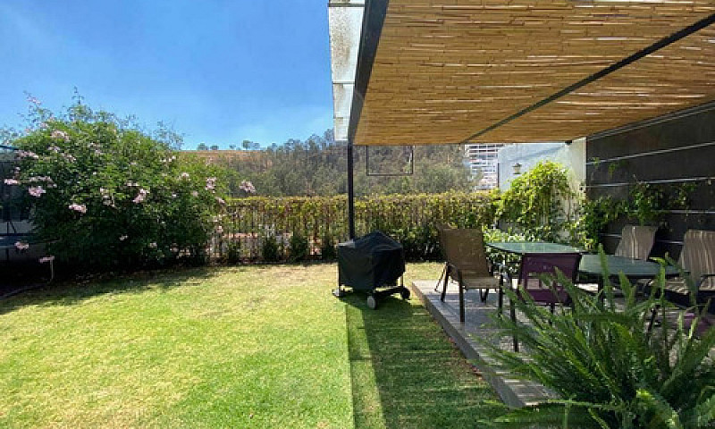 Casa Con Jardín, Ter...