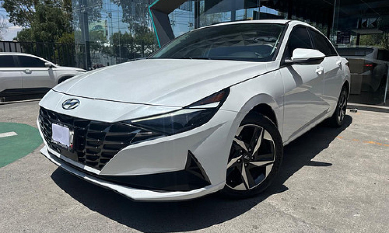 Hyundai Elantra 2023...