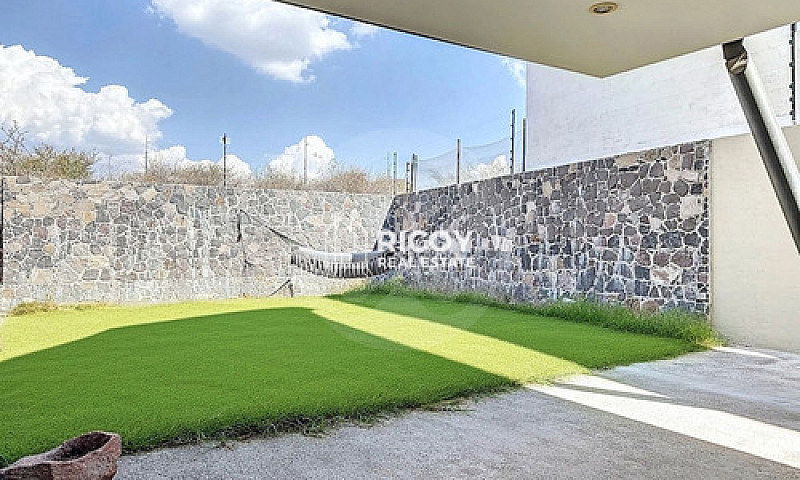 Casa En Venta En Lom...