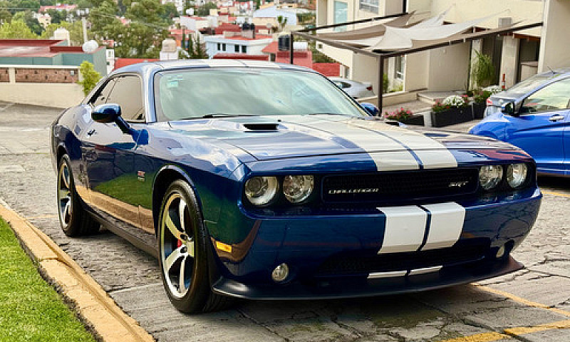 Dodge Challenger 6.1...