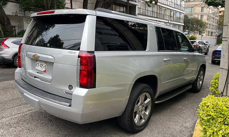 Chevrolet Suburban 5...