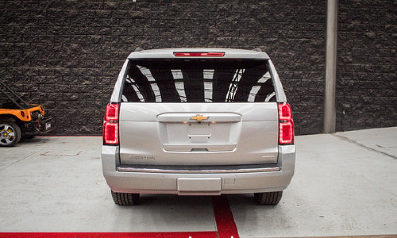 Chevrolet Suburban 2...