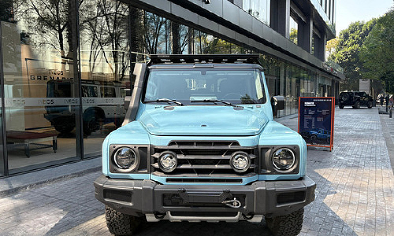 Ineos Grenadier Tria...