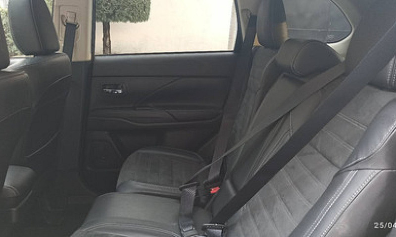 Mitsubishi Outlander...