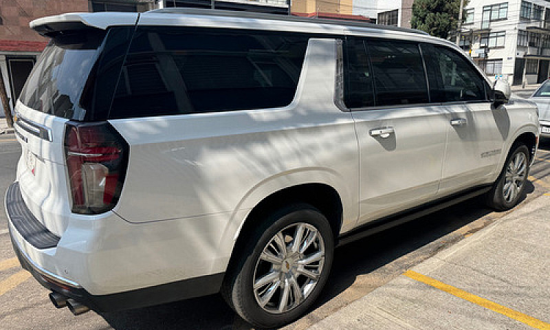 Chevrolet Suburban 6...
