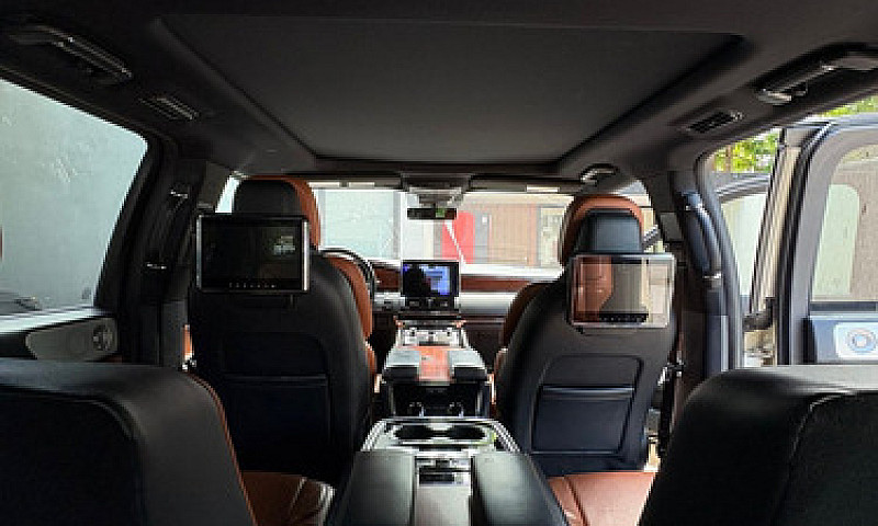 Lincoln Navigator 3....
