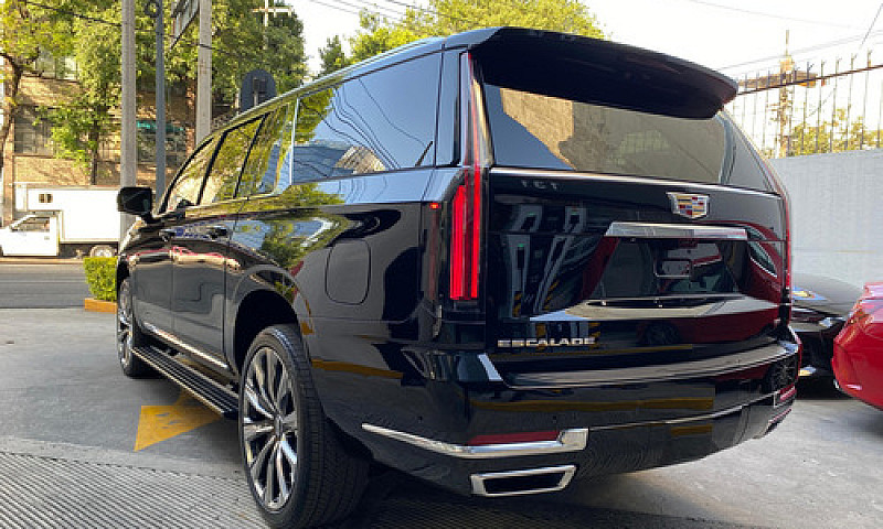 Cadillac Escalade 6....