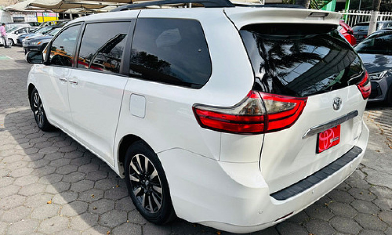 Toyota Sienna 2015...