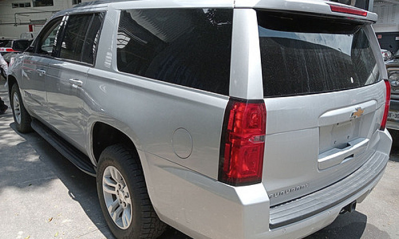 Chevrolet Suburban 2...