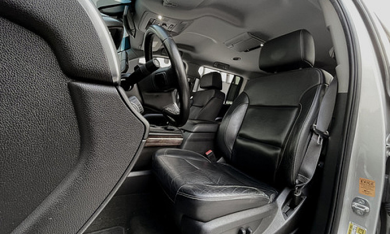 Chevrolet Suburban 5...