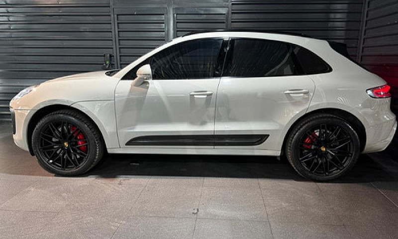 Porsche  Macan  2023...