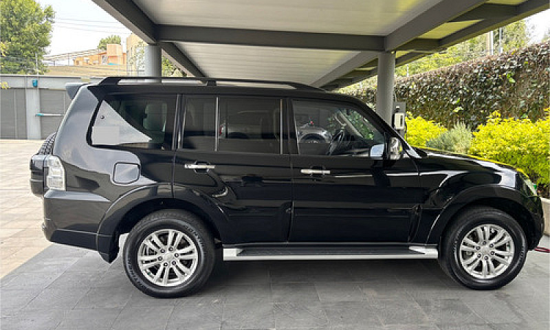 Mitsubishi Montero 3...