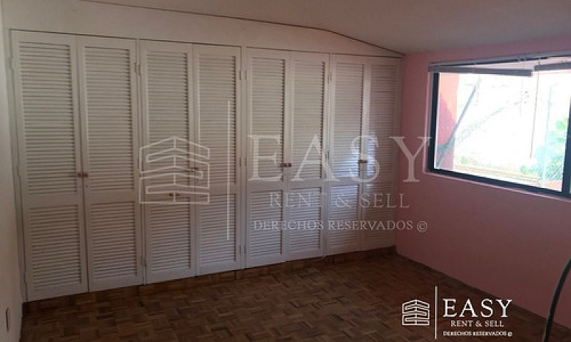Venta De Casa En Zon...