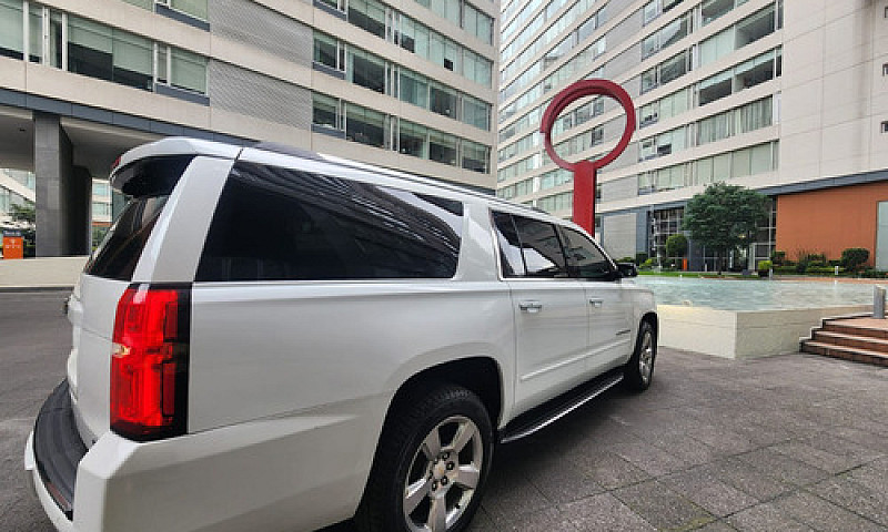 Chevrolet Suburban 5...