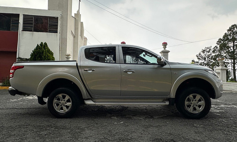 Mitsubishi L200 2.4 ...