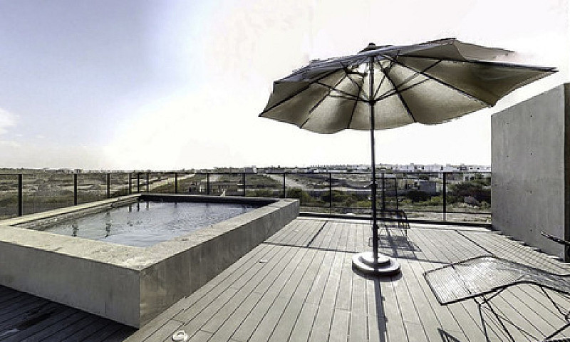 Pent House Con Roof ...