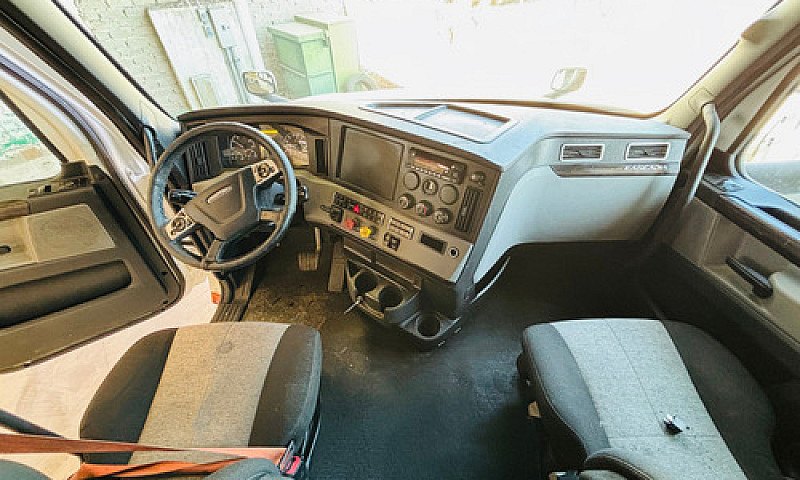 Freightliner Cascadi...