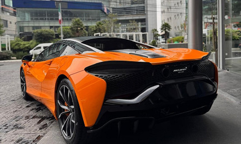 Mclaren Artura Coupé...