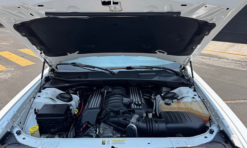 Dodge Challenger 6.4...