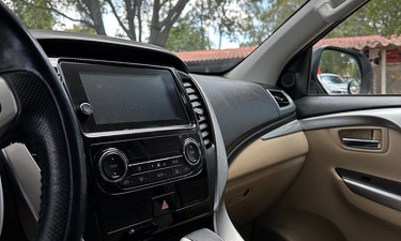 Mitsubishi Montero S...