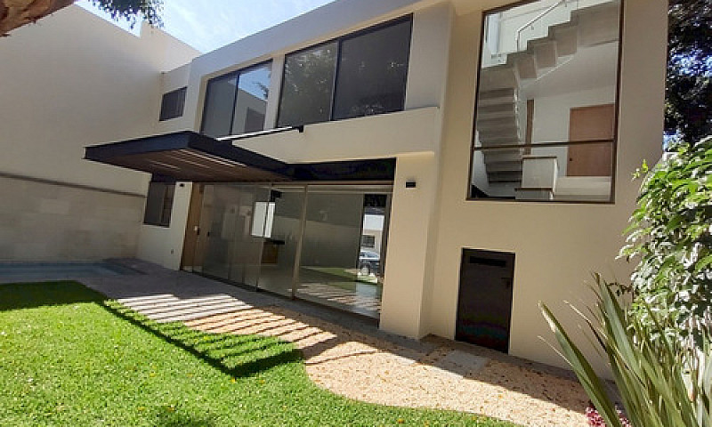 Casa Minimalista Nue...