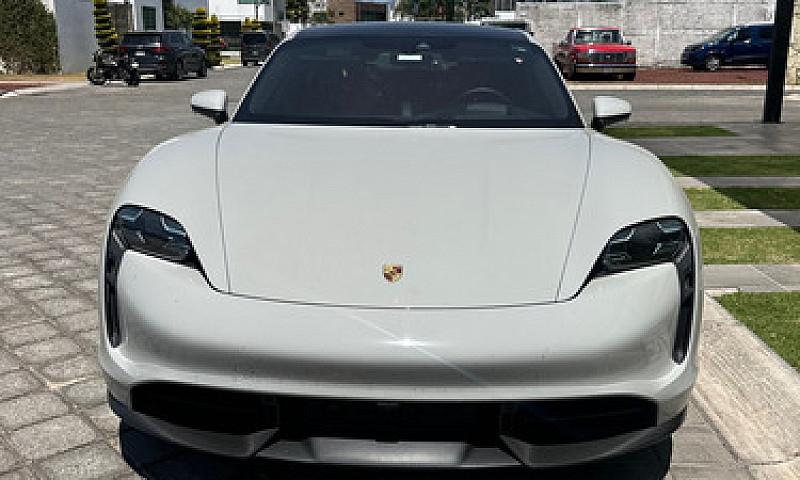 Porsche Taycan Turbo...